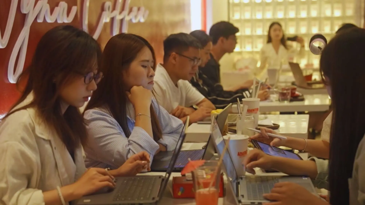 Đêm ở quán cà phê